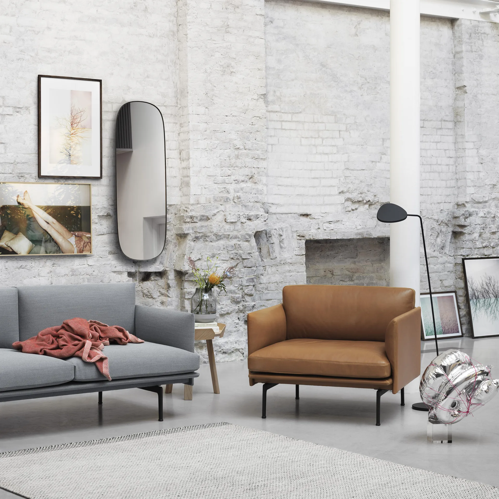 Outline stol svart bas, Refine leather cognac-Black Muuto