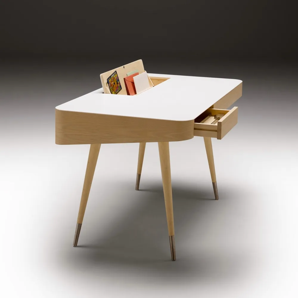 AK 1330 skrivbord, ek olja/vit, corian topp Naver Collection