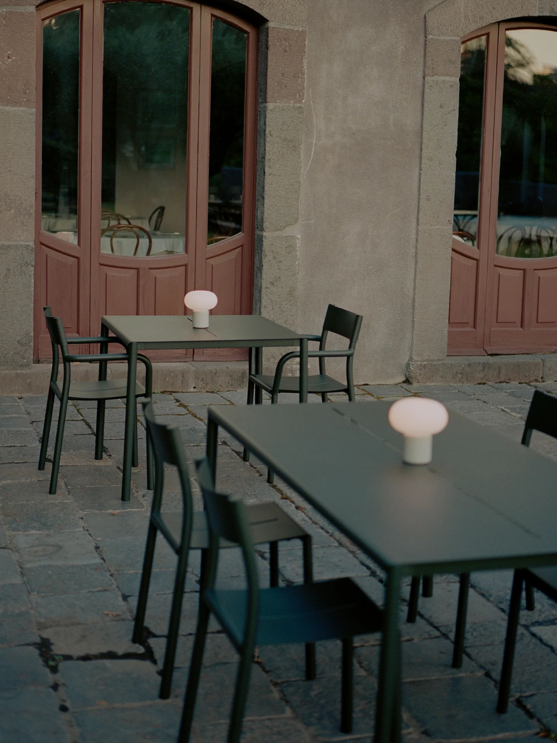 May Tables Outdoor bord 85x85 cm, Dark Green New Works