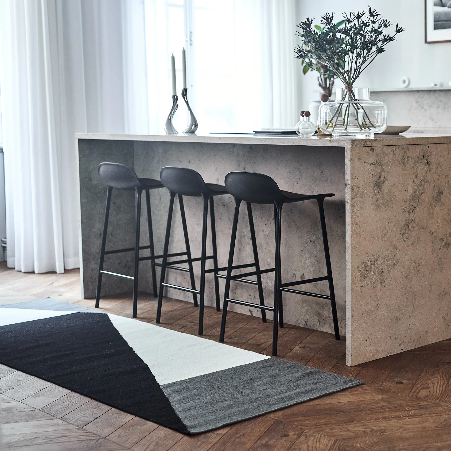 Stripes blocks kelimmatta svart, 80x240 cm NJRD
