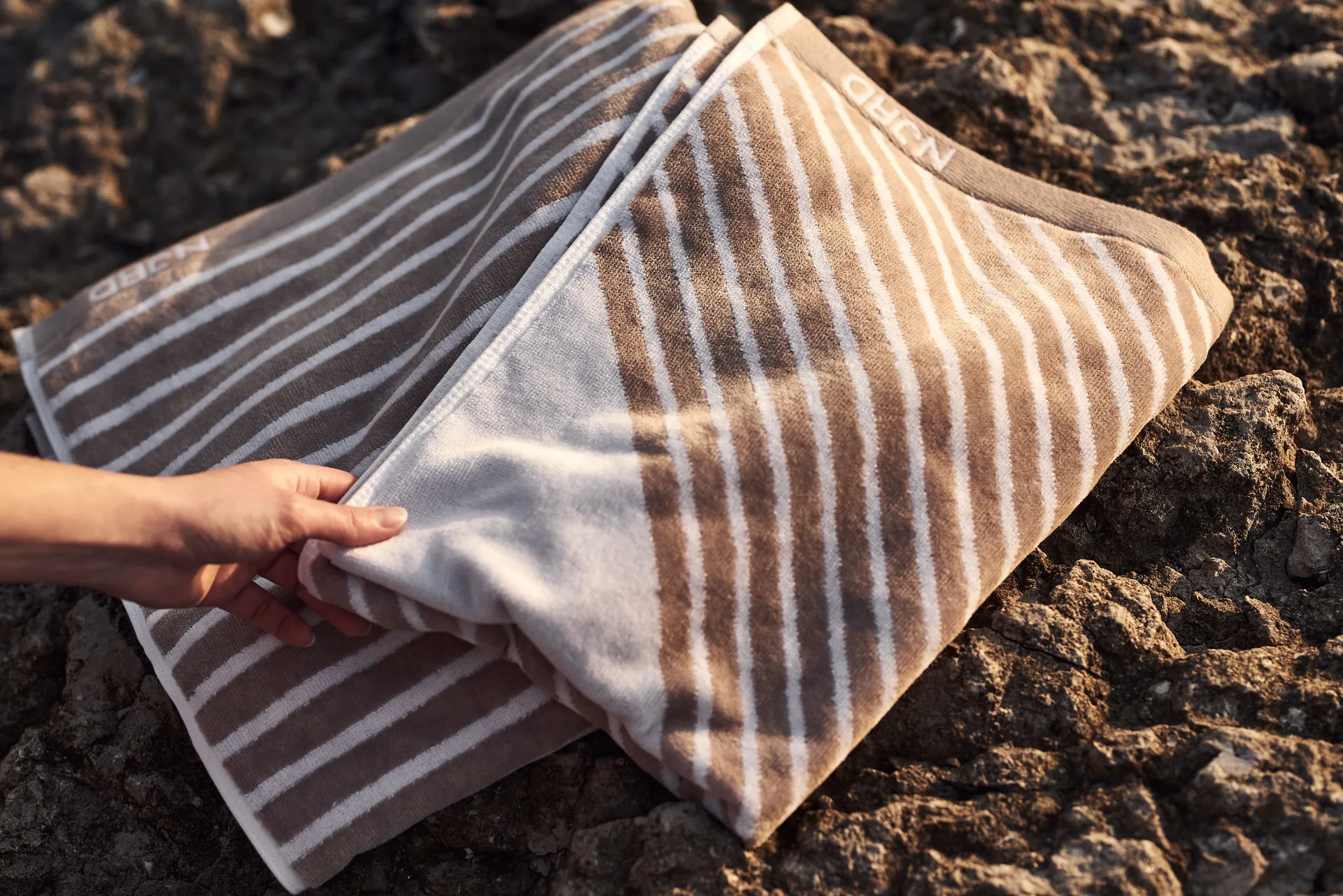 Stripes handduk 50x70 cm, Beige NJRD