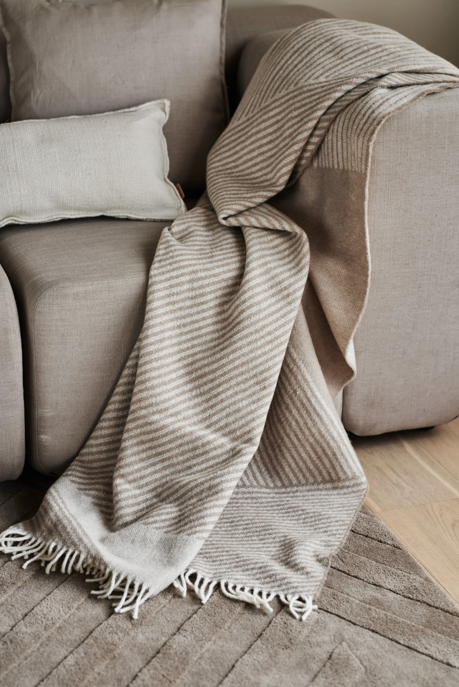 Stripes ullpläd 130x185 cm, Beige NJRD