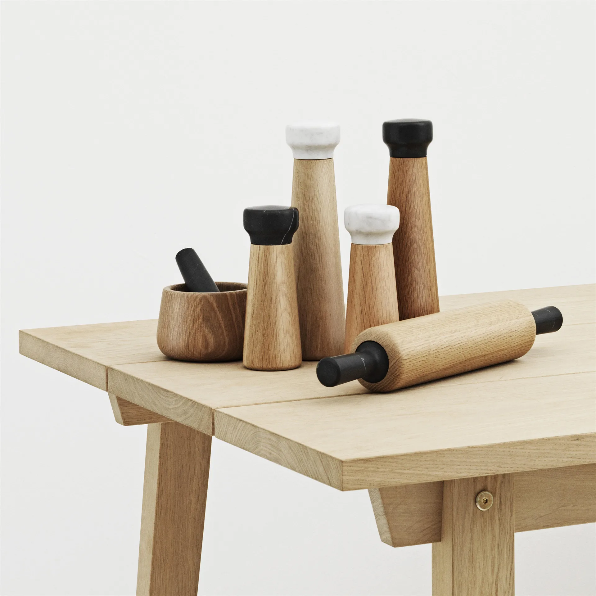Craft saltkvarn ek-vit marmor, Liten Normann Copenhagen