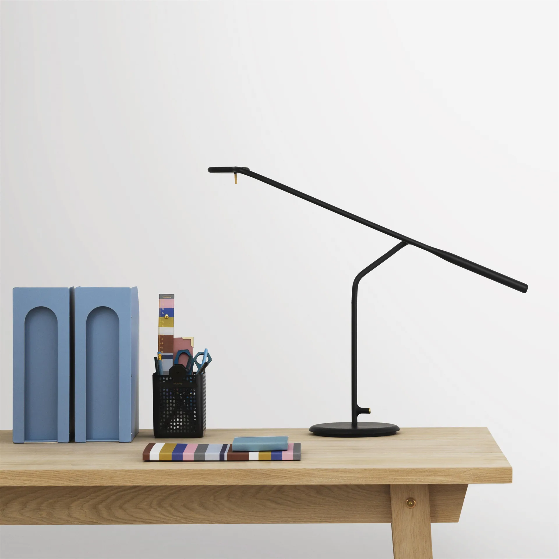Flow bordslampa, svart Normann Copenhagen