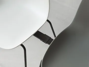 Form Chair staplingsbar stol svarta ben 2-pack, Grå - Normann Copenhagen