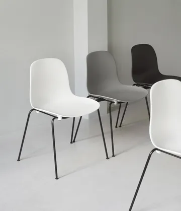 Form Chair staplingsbar stol svarta ben 2-pack, Vit - Normann Copenhagen
