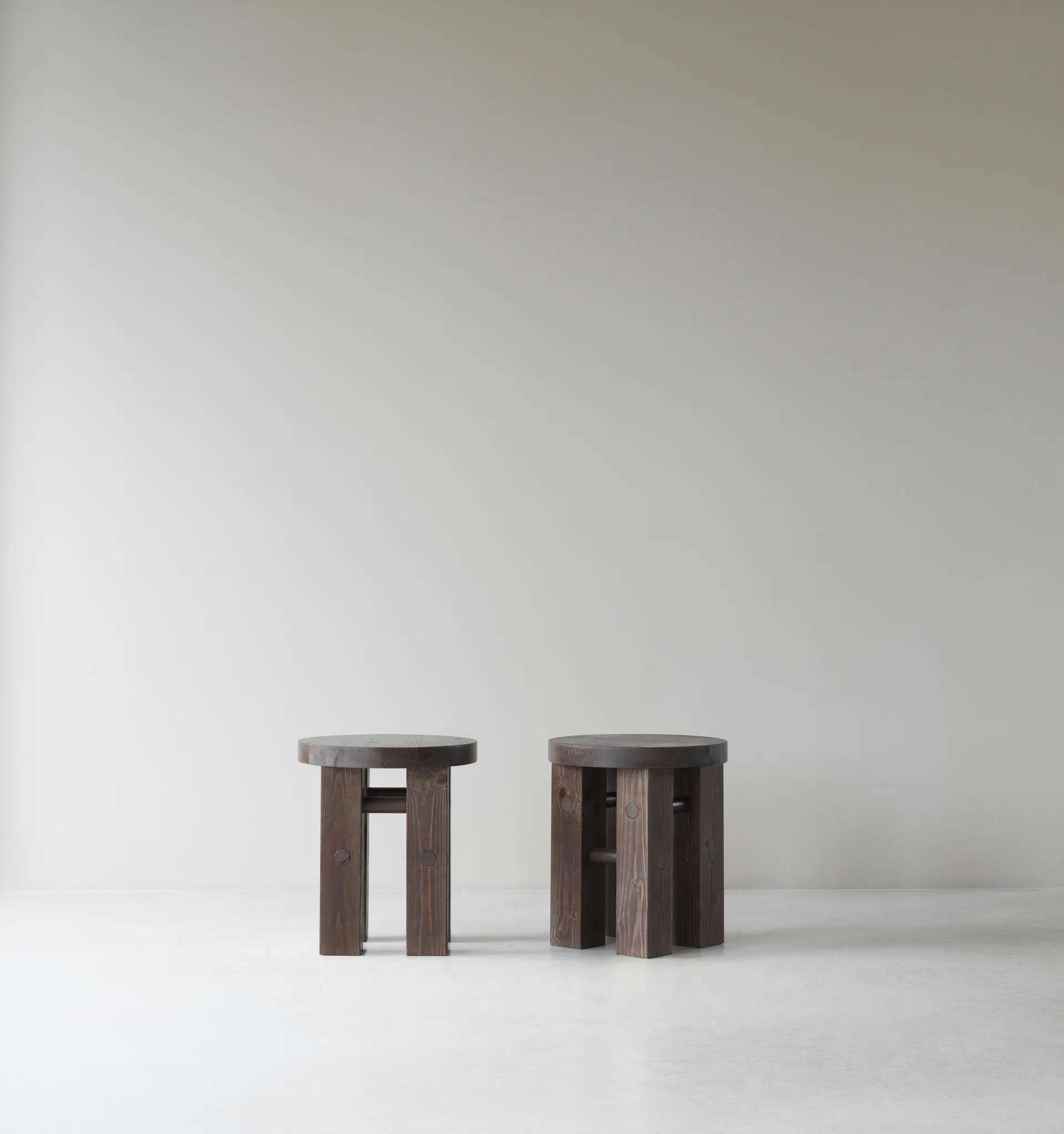 Fyr rund pall 45 cm, Dark brown, Ø40x45 cm Normann Copenhagen