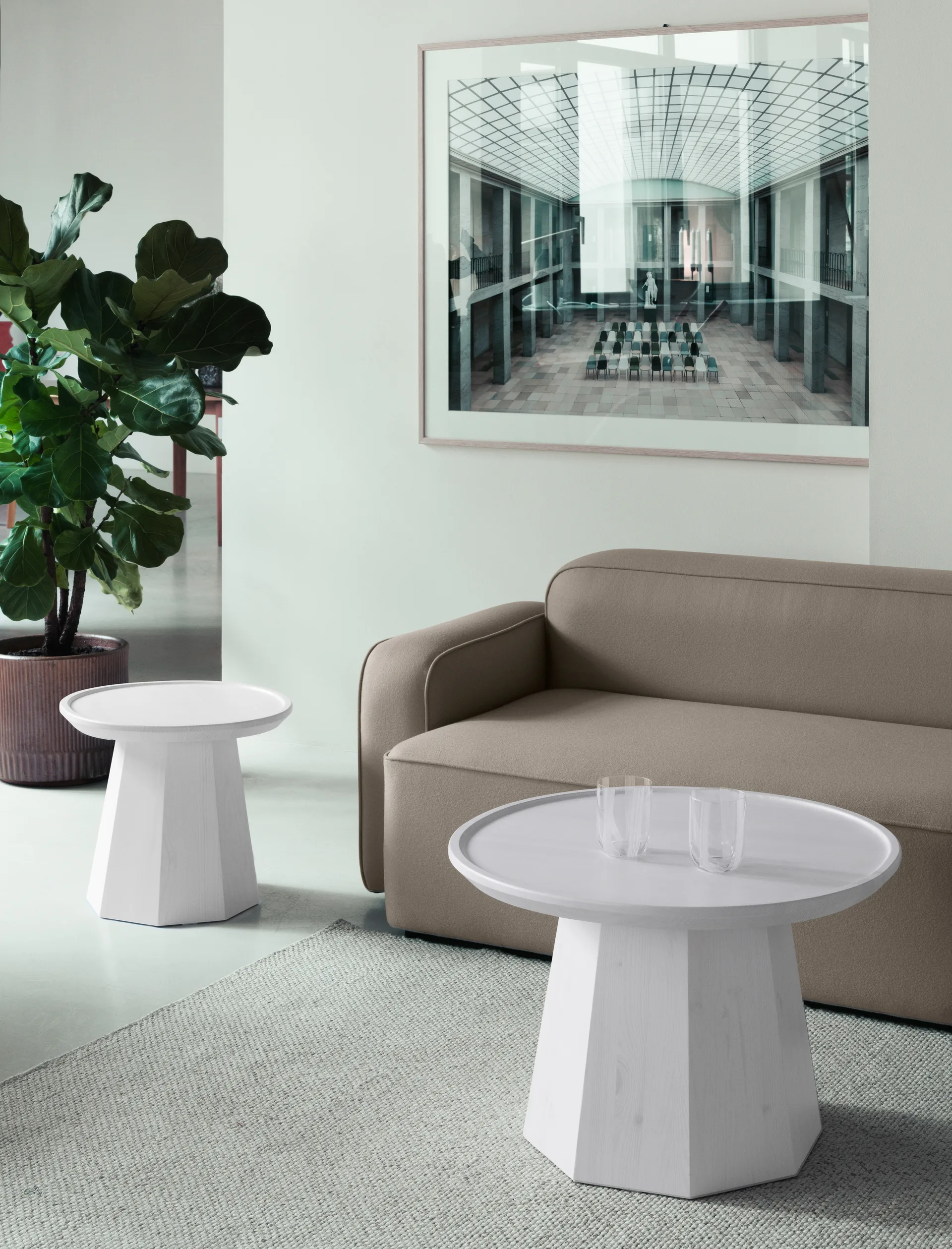 Pine table small sidobord Ø45 cm H:40,6 cm, Rose Normann Copenhagen