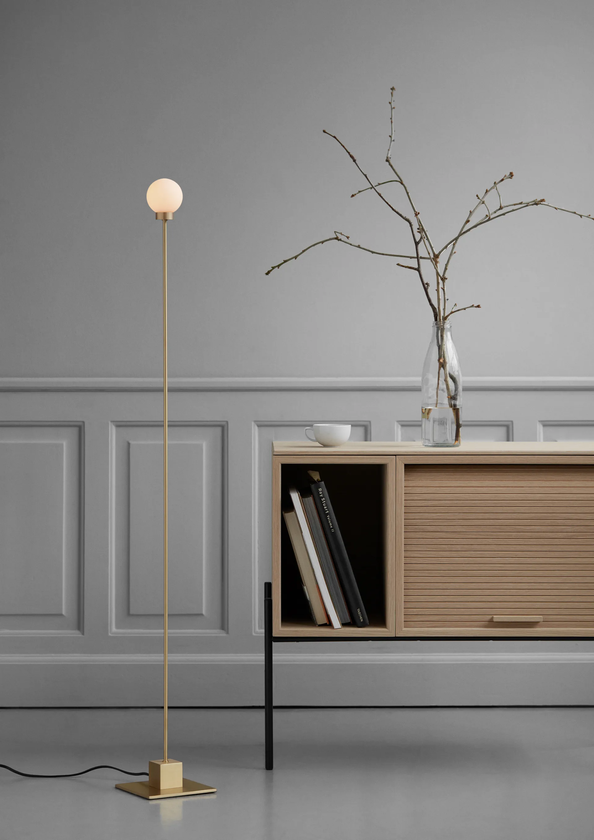 Snowball golvlampa 117 cm, Brass Northern