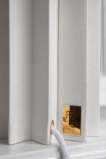 Plissé bordslampa textil - Vit, 40,9 cm - Örsjö Belysning
