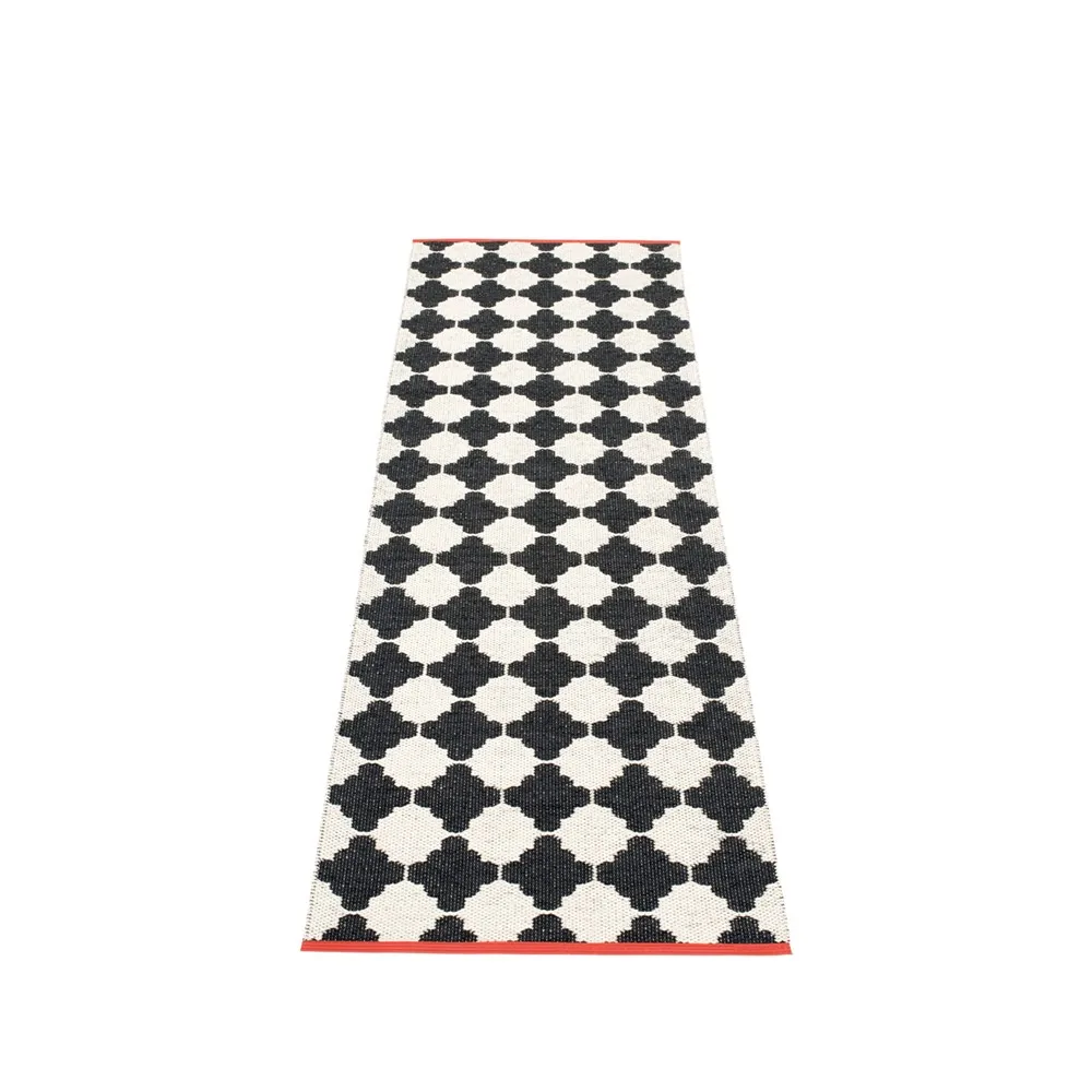 Marre gångmatta black/vanilla/coral edge, 70x150 cm Pappelina