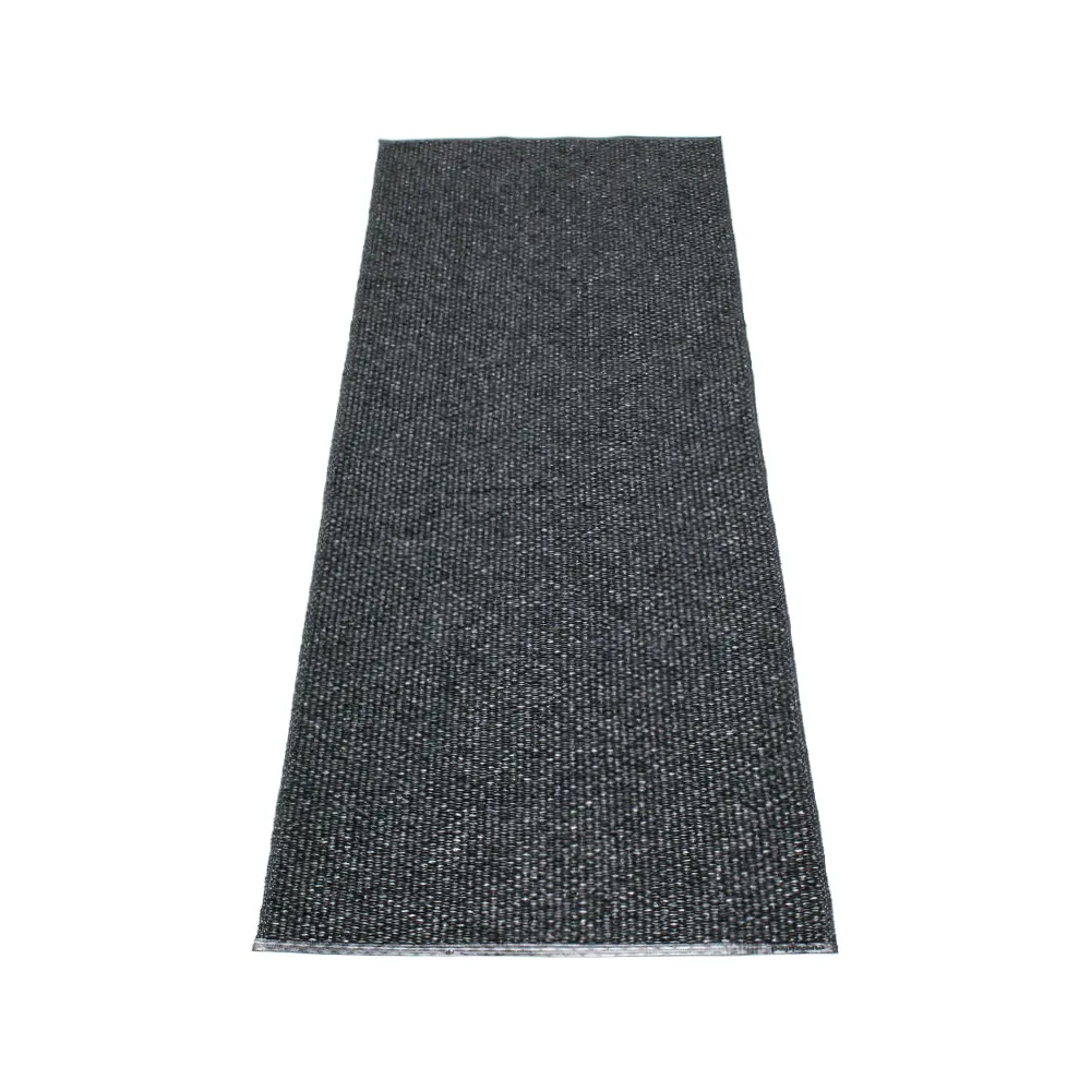 Svea gångmatta black metallic/black, 70x90 cm Pappelina