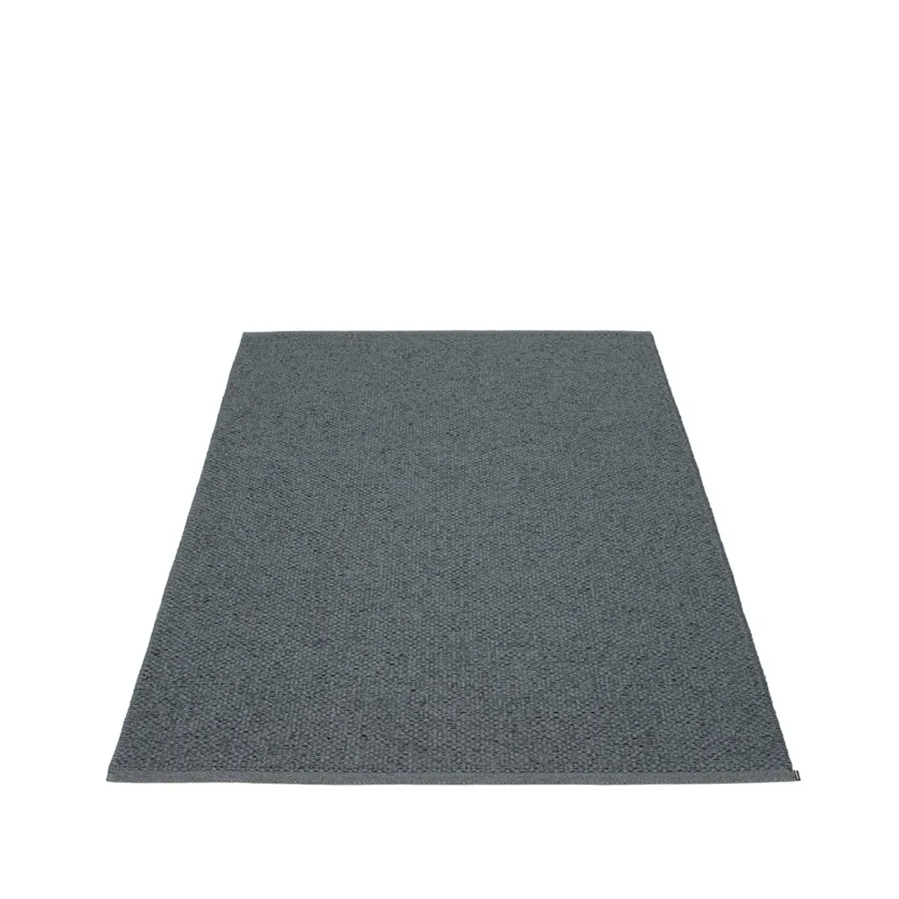 Svea matta, granit/black metallic, 140x220 cm Pappelina