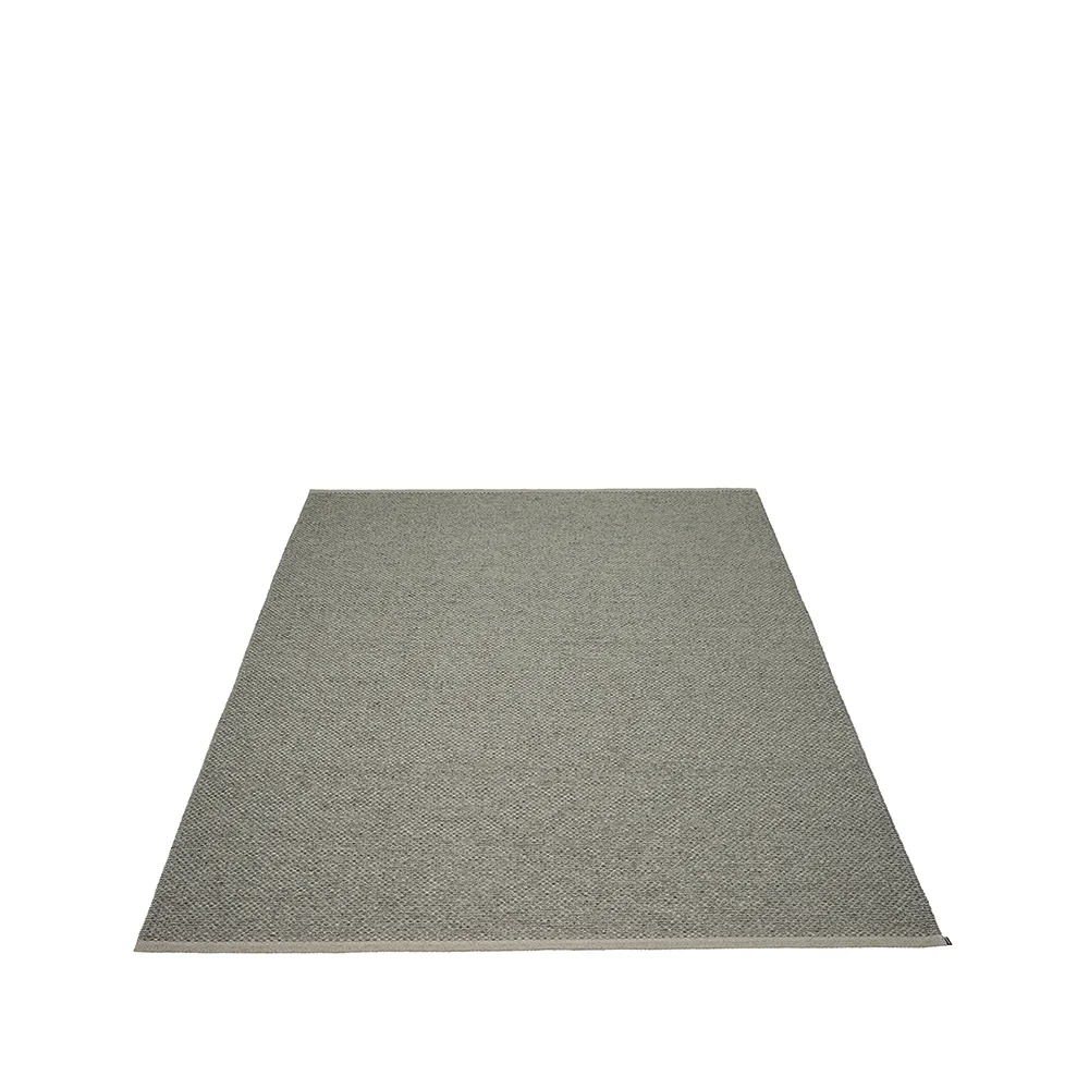 Svea matta, warm grey/granit metallic, 180x260 cm Pappelina