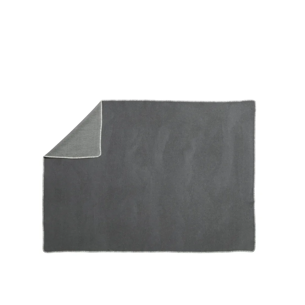 Ylva pläd, dark grey/charcoal Pappelina