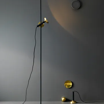Blend 150 golvlampa - vit/mässing, led - Pholc