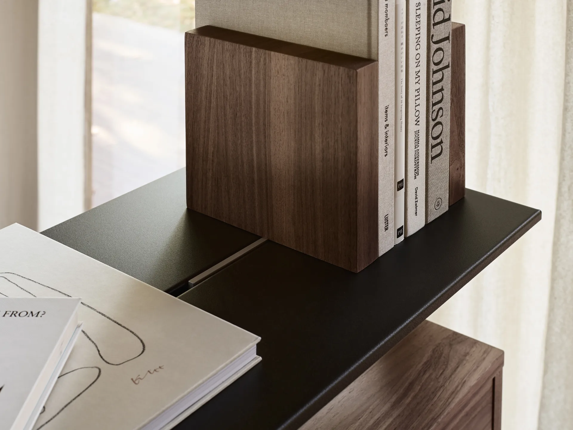 Pira G2 hyllsystem F C B Black/Walnut 248-255 cm Pira