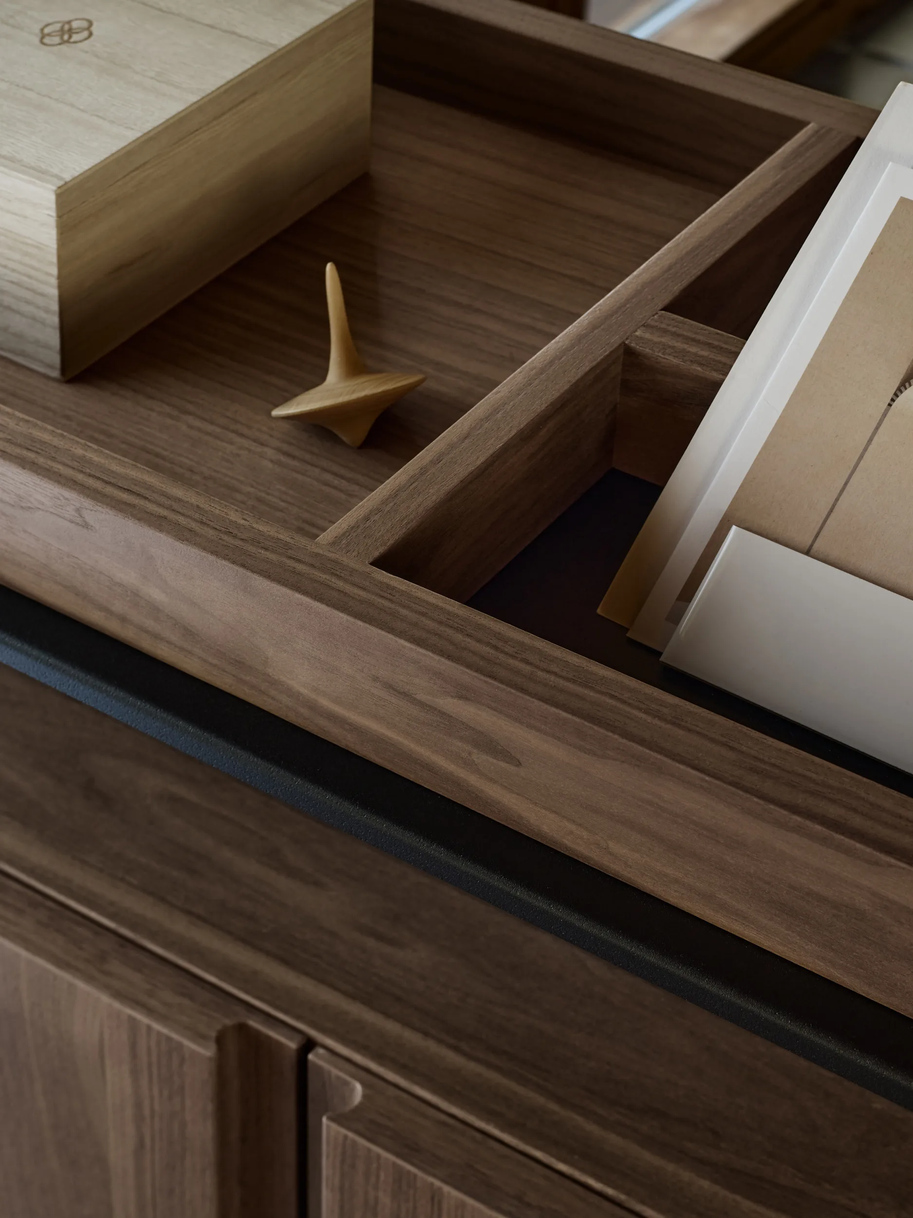 Pira G2 hyllsystem F C B Black/Walnut 248-255 cm Pira