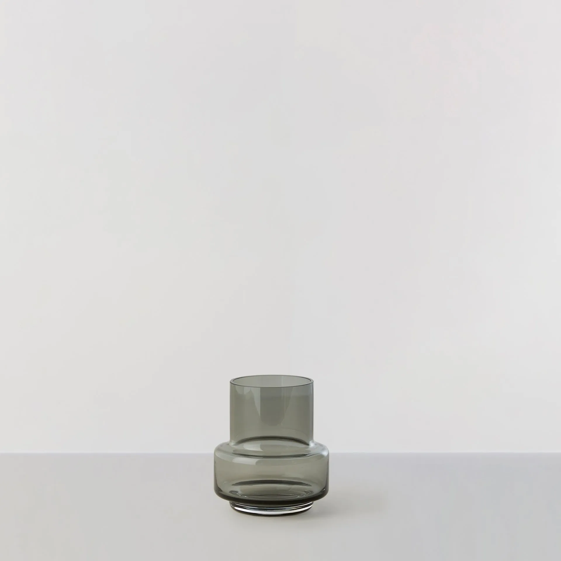 Hurricane tealight no. 25, Smoked grey Ro Collection