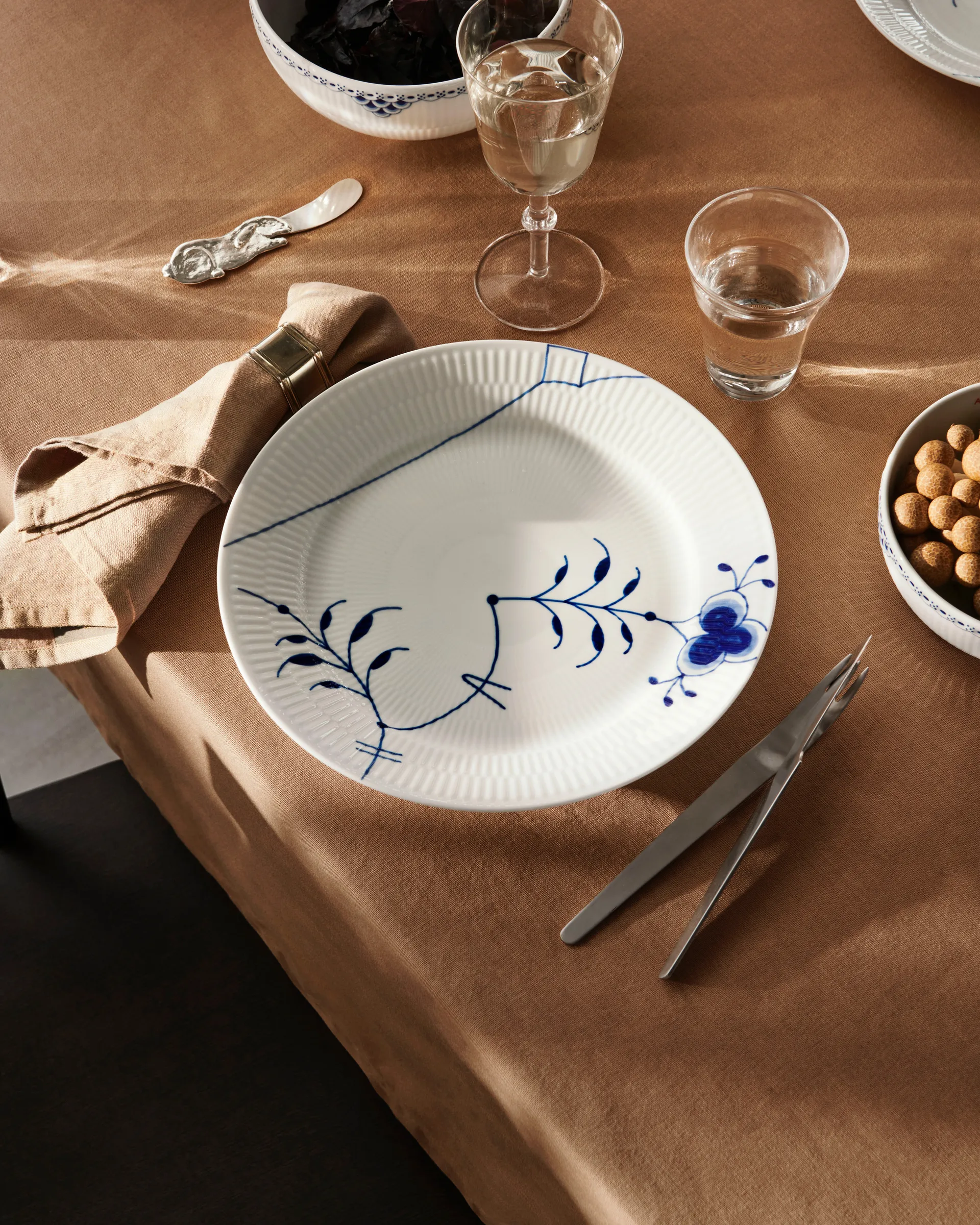 Blue Fluted Mega Limited Edition assiett Ø22 cm, White-blue Royal Copenhagen