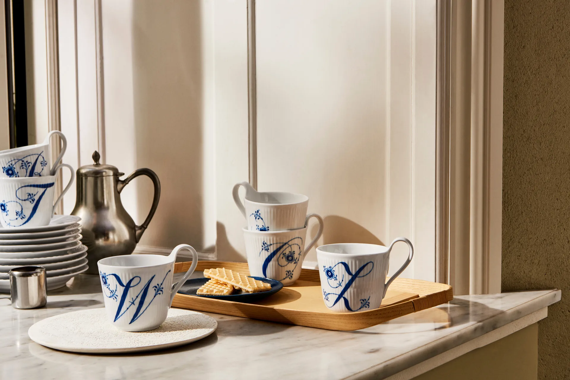 Blue Fluted Plain Alphabet kopp 33 cl, W Royal Copenhagen