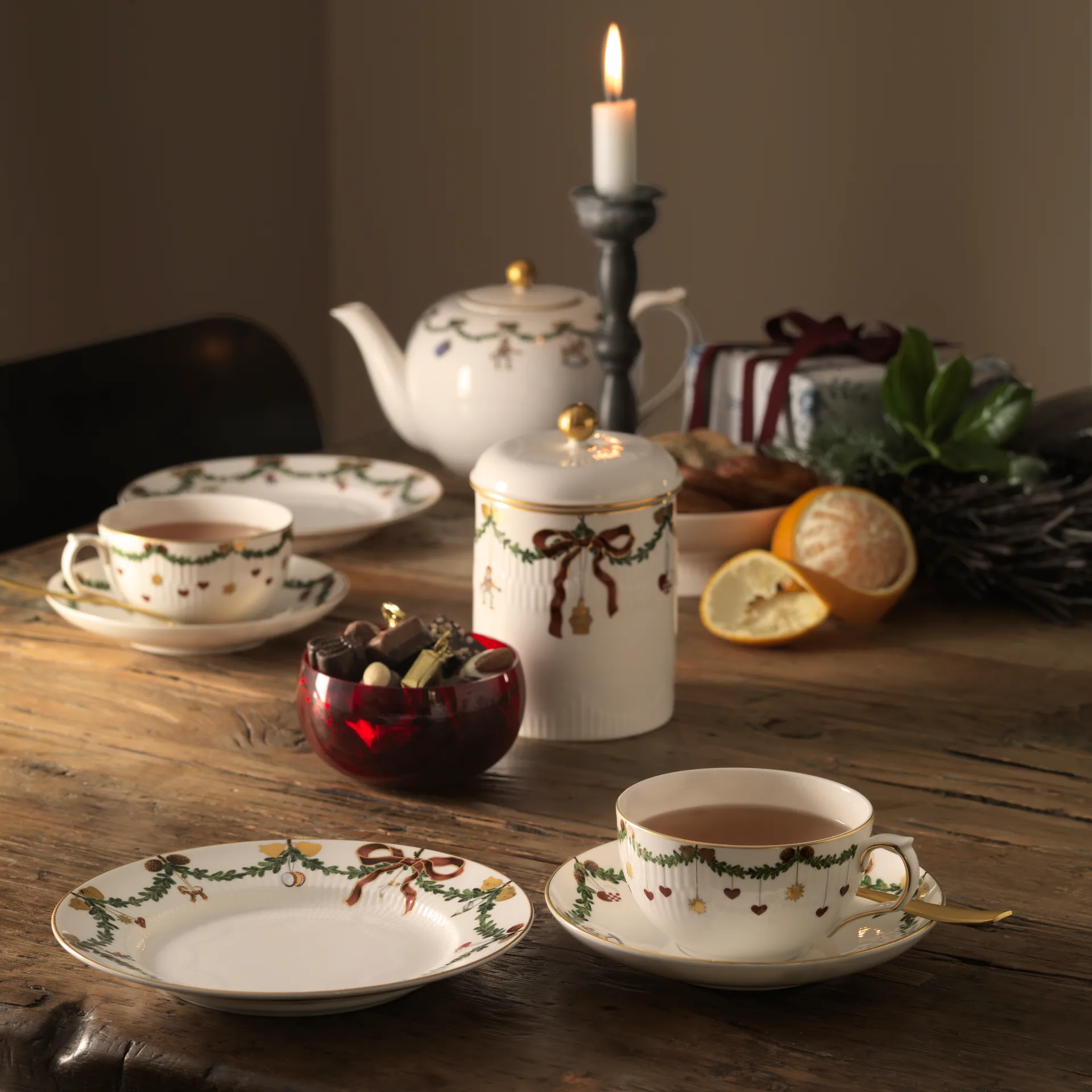 Star Fluted Christmas kopp med fat, 32 cl - lågt handtag Royal Copenhagen