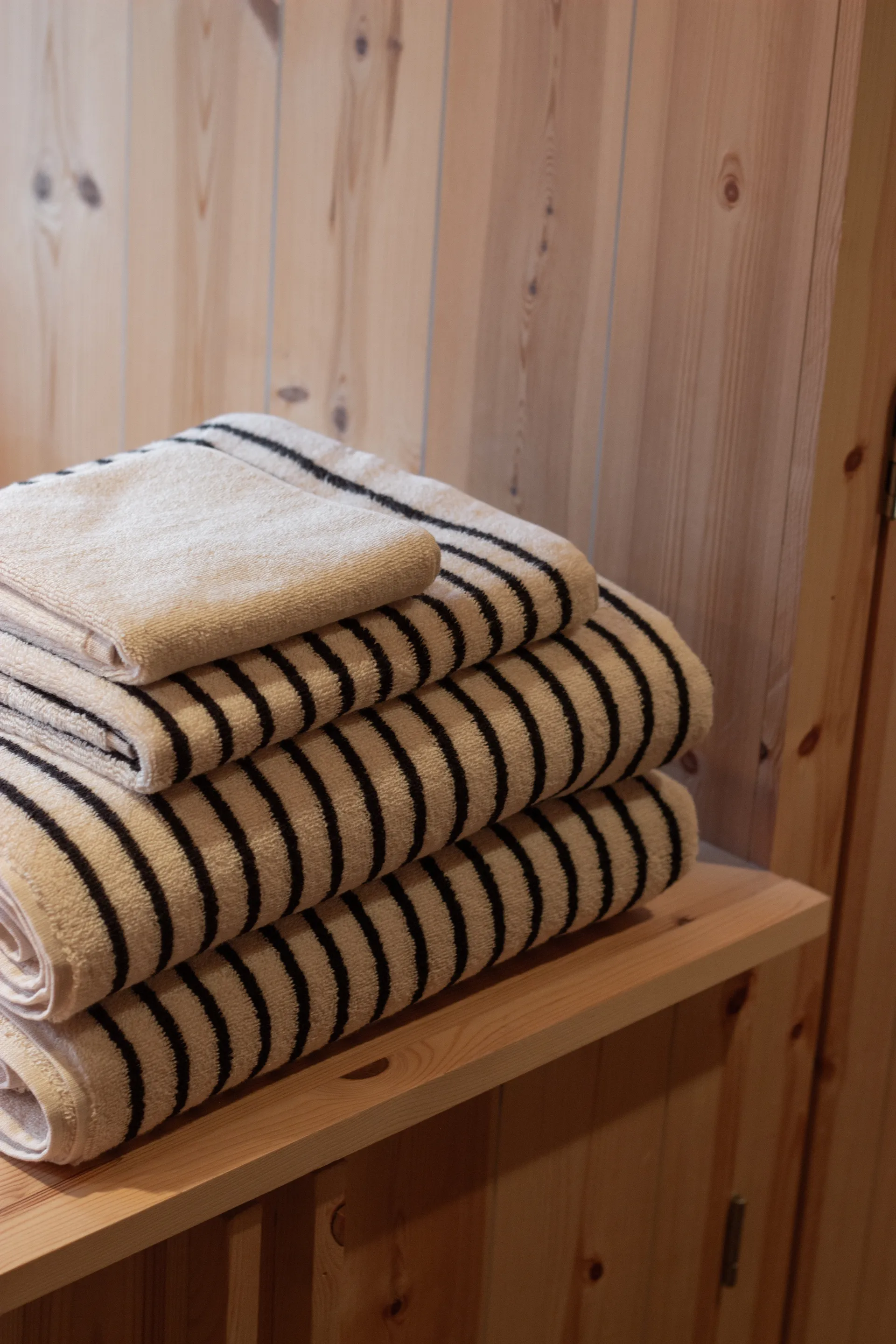 Drift badhanddukar 100x150 cm 2-pack - Vit-svart Scandi Living