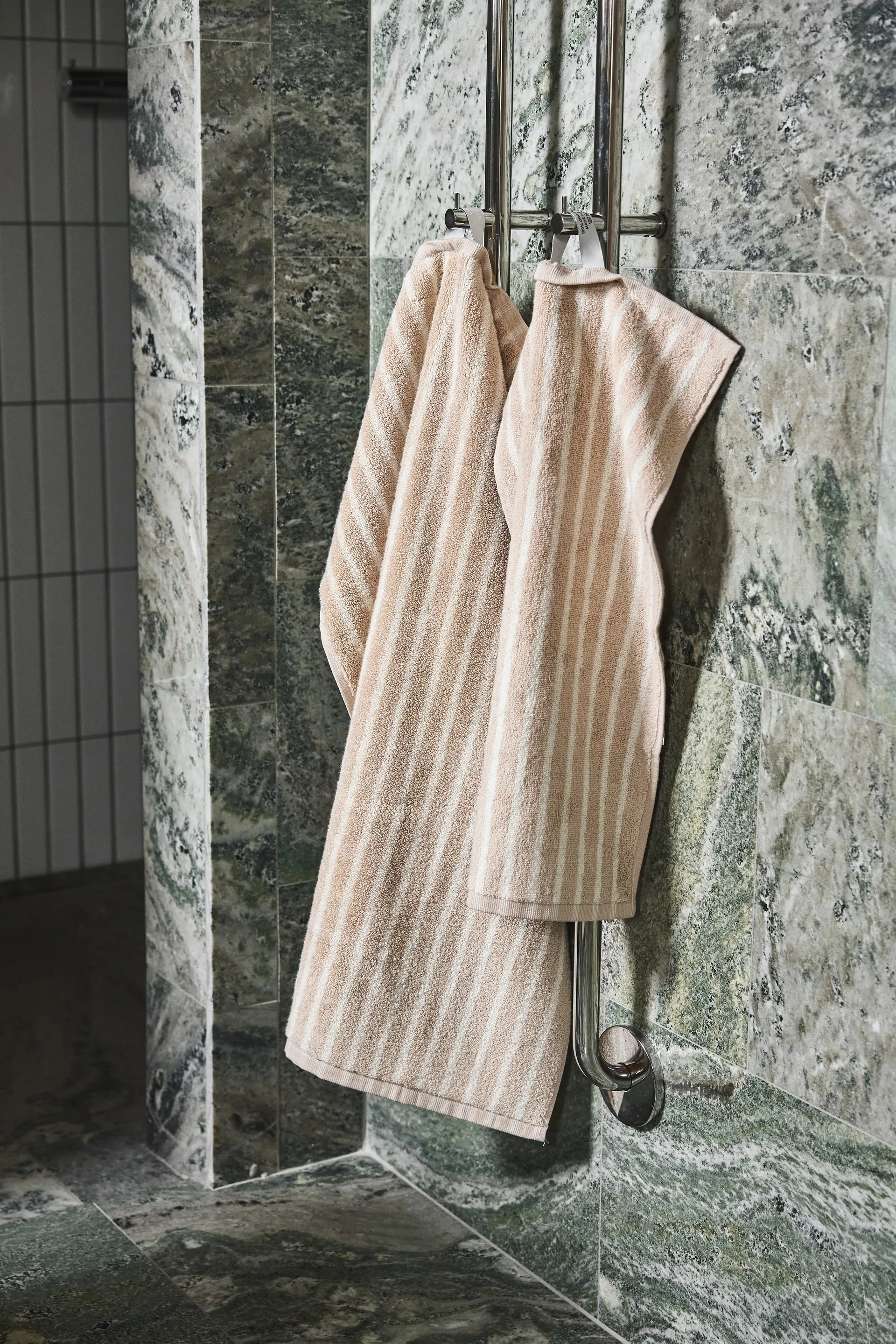 Drift handduk 30x50 cm, Beige-vit Scandi Living