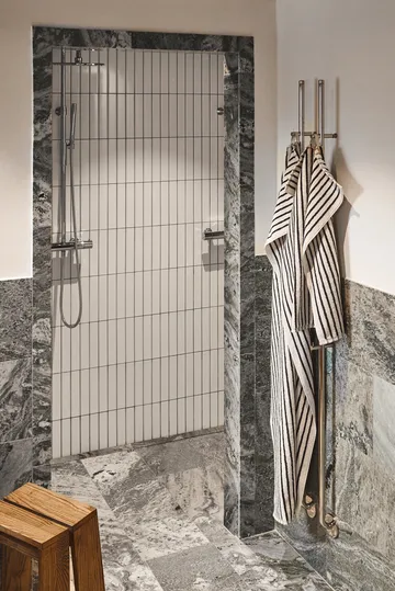 Drift handduk 50x70 cm - Vit-svart - Scandi Living