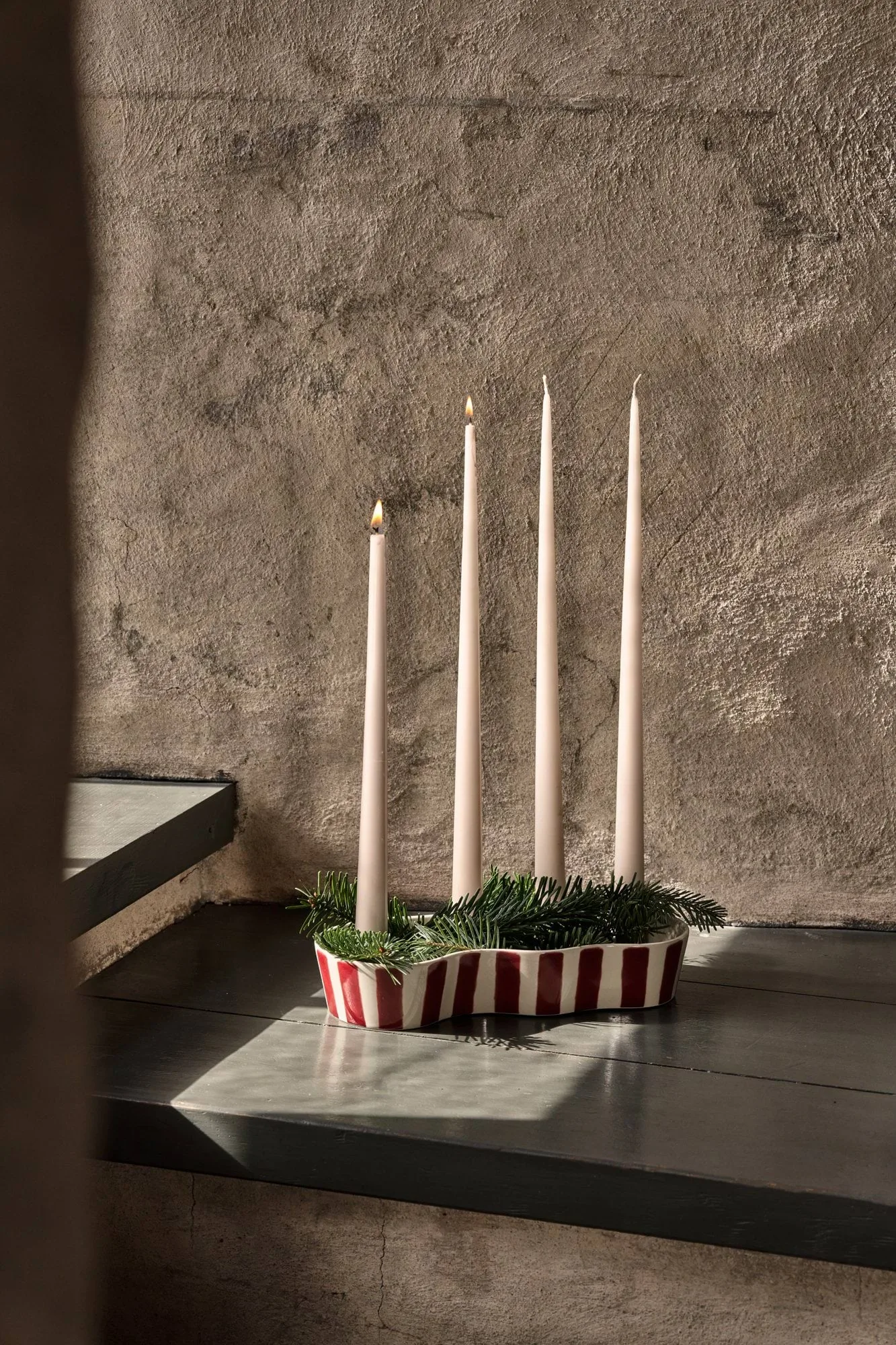 Ember adventsljusstake, Röd-vit, 15x27,3 cm Scandi Living