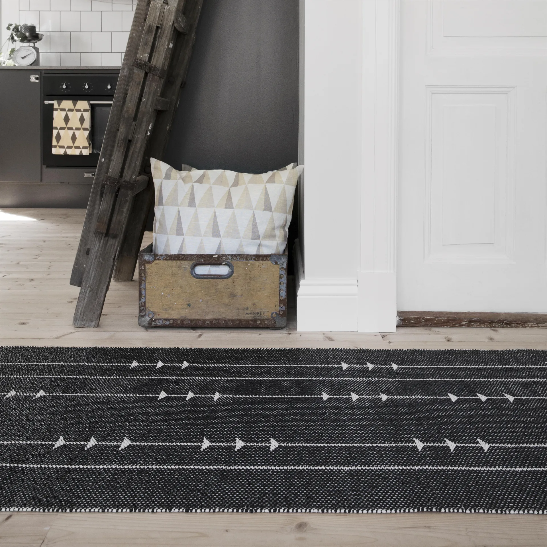 Fir matta nude-black, 70x150 cm Scandi Living