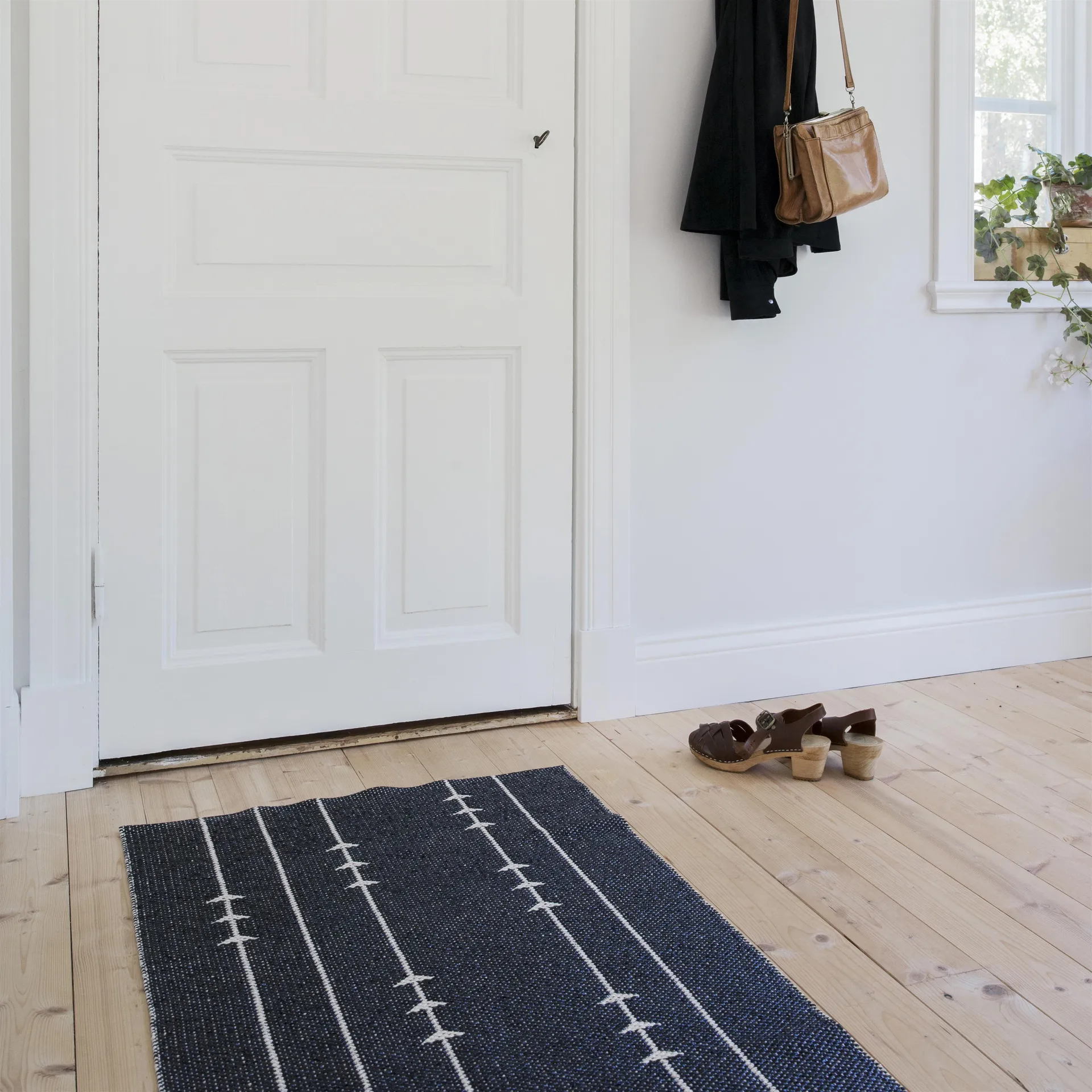 Fir matta nude-black, 70x150 cm Scandi Living