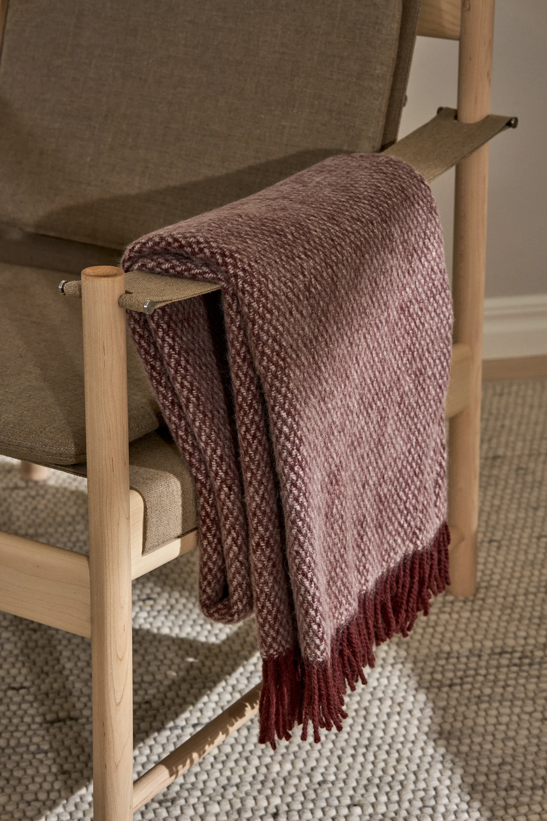 Sandstone ullpläd 130x180 cm, Burgundy Scandi Living