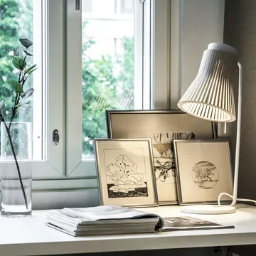 Petite 4620, bordslampa - White laminated - Secto Design
