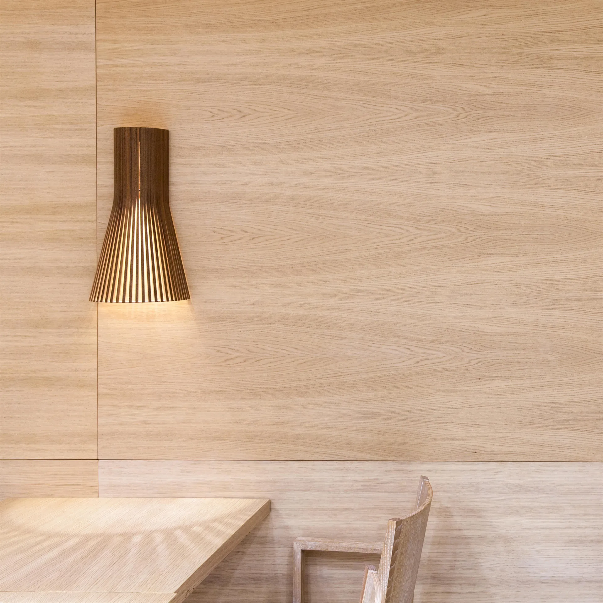 Secto 4231 vägglampa. 45cm, walnut veneer Secto Design