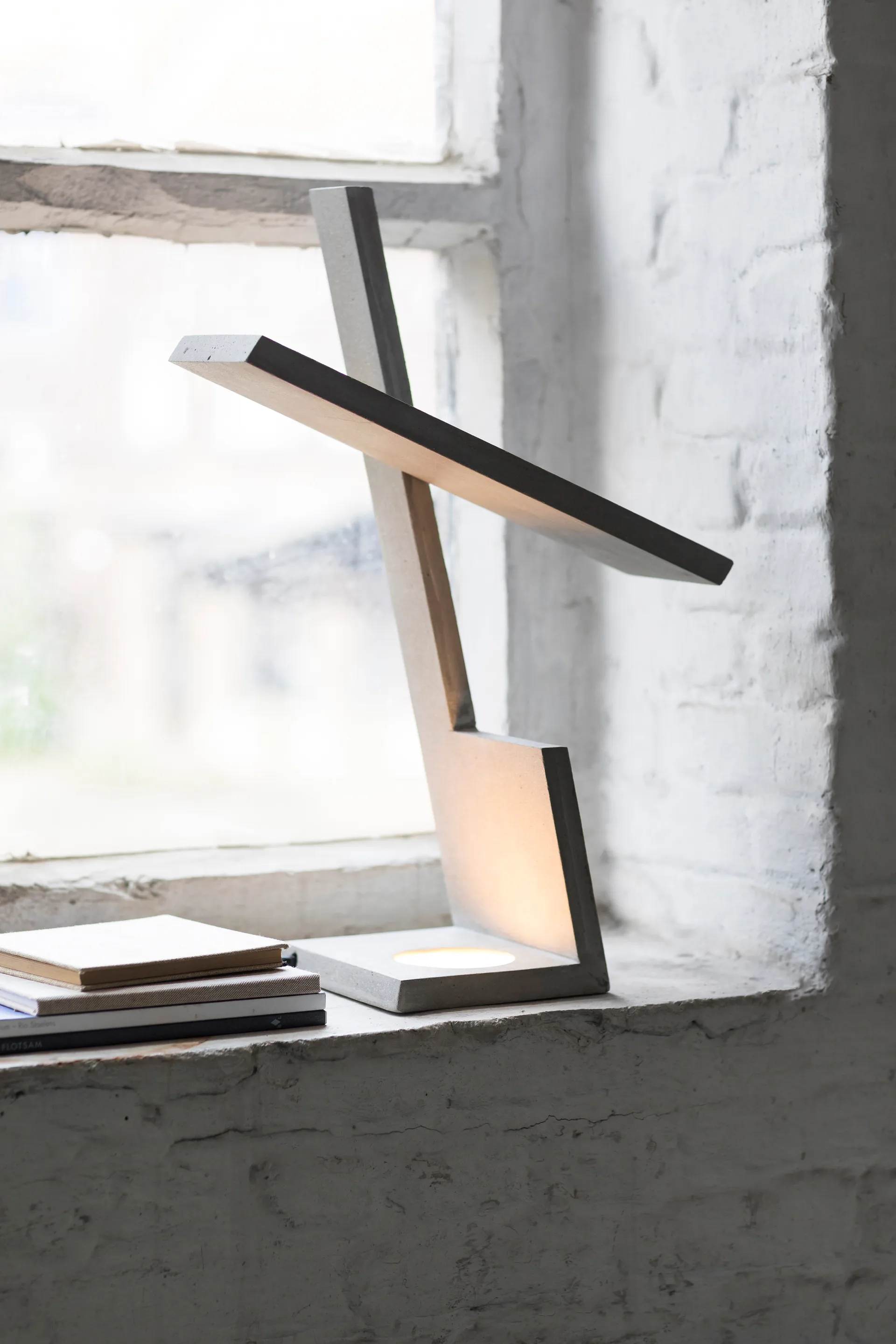Ixelles Concrete bordslampa 50,5 cm, Grey Serax