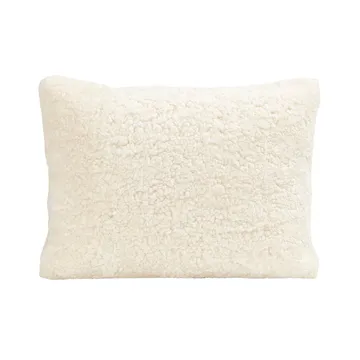 Shepherd Lina fårskinnskudde 40 x 30 cm - creme - Shepherd of Sweden