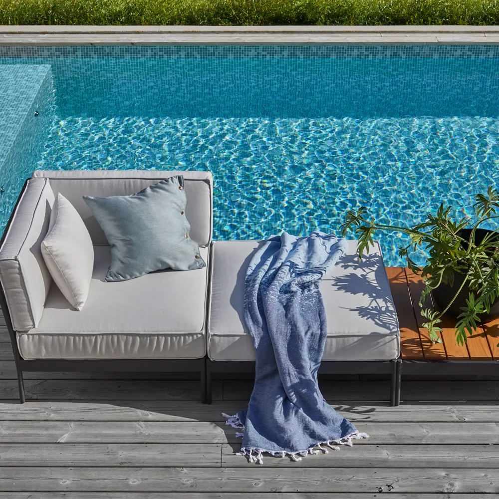 Lidö modulsoffa, Sunbrella Deave silver grey, hörndel, mörkgrå aluminiumram Skargaarden