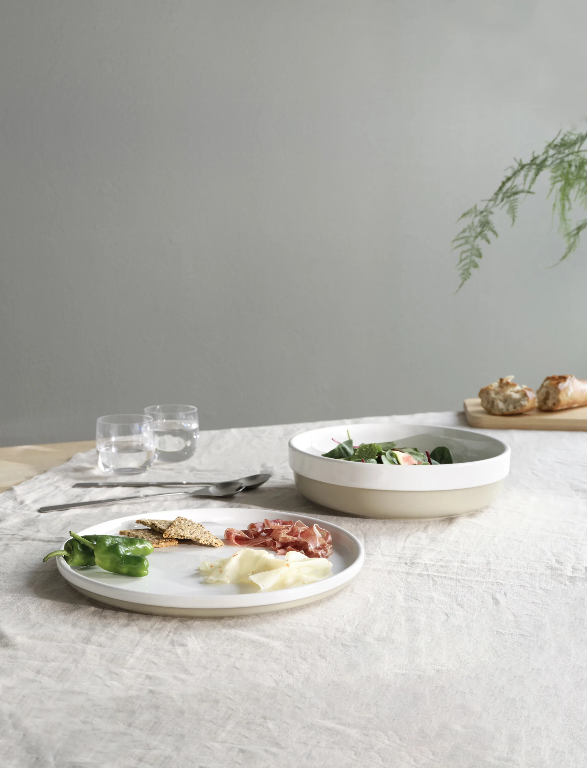 Agnes serveringsfat Ø30 cm, Sand-vit Stelton