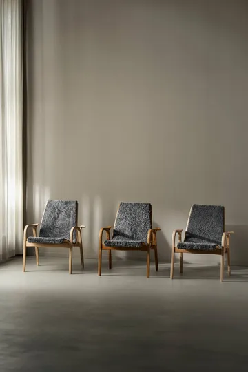 Laminett fåtölj oljad ek/fårskinn - Scandinavian Grey (grå) - Swedese