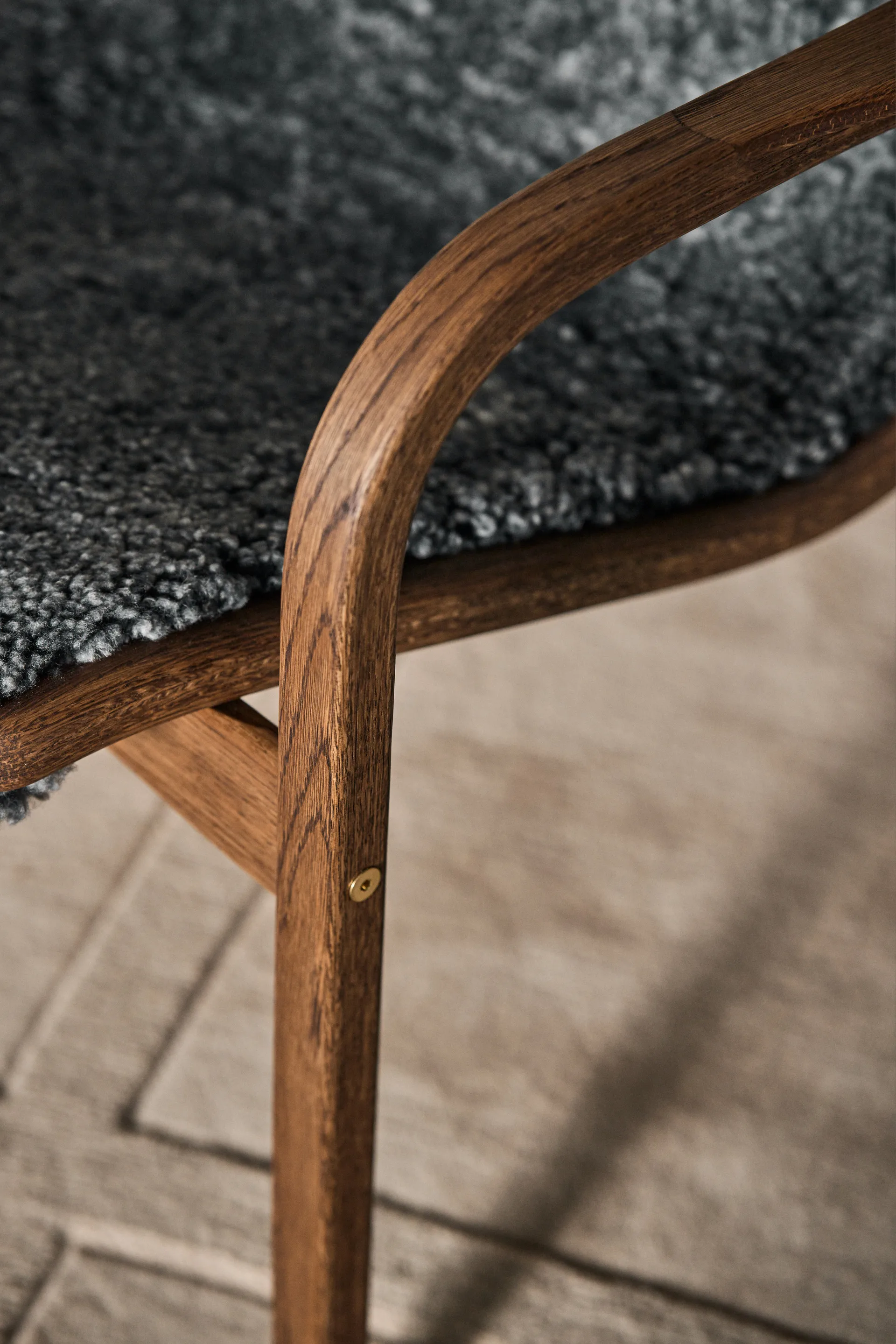 Lamino fåtölj ek/fårskinn Special Edition, Rubio Monocoat Chocolate-Charcoal Swedese