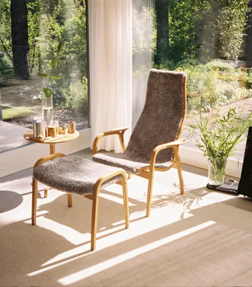 Lamino fåtölj och fotpall oljad ek/fårskinn - Moonlight (beige) - Swedese