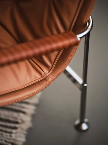 Serpentine fåtölj - Läder Elmo Soft ljusbrun-krom-tärnsjö Cognac - Swedese