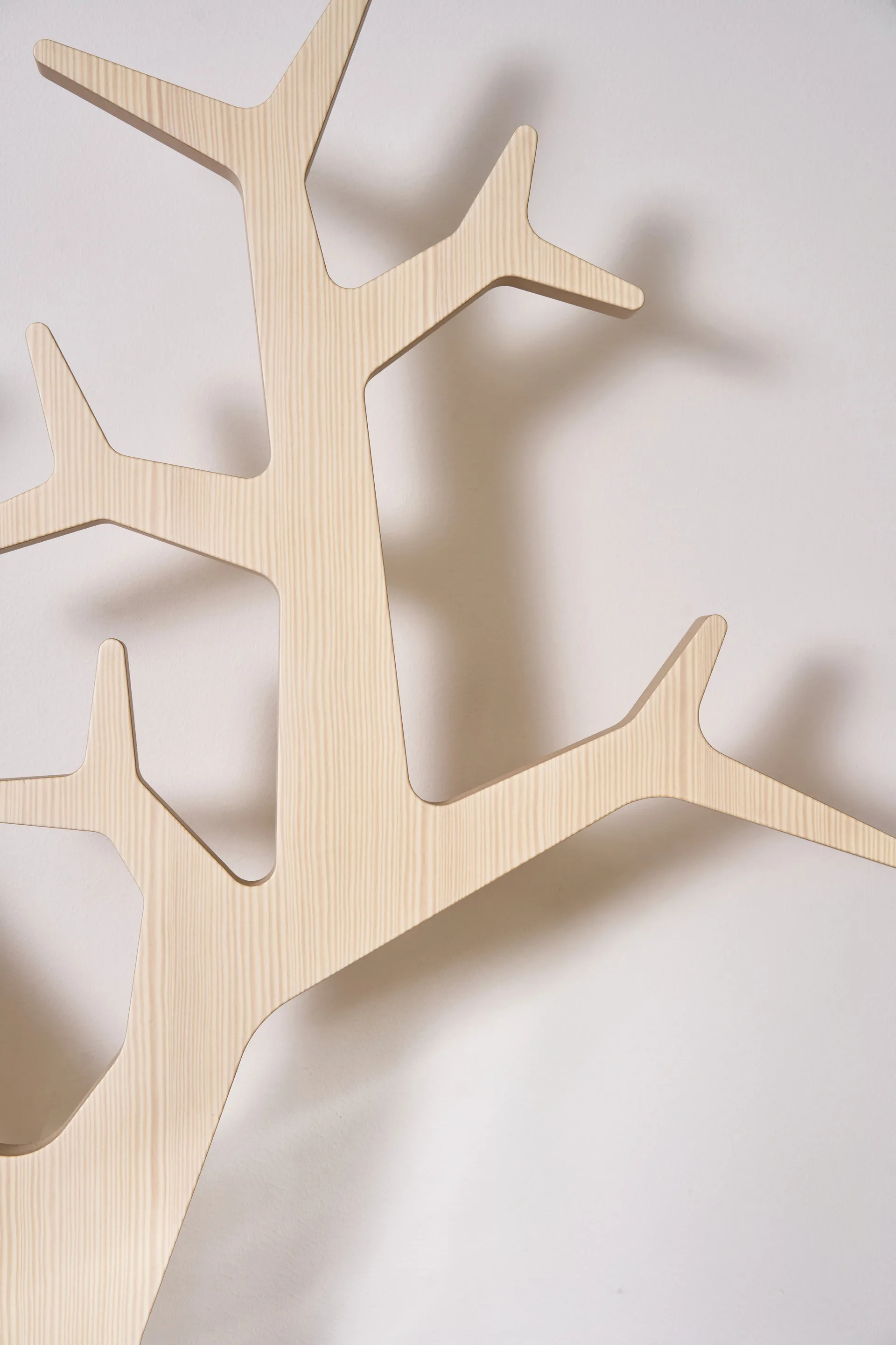 Tree wall rockhängare Special Edition 194 cm, Vitpigmenterad furu Swedese