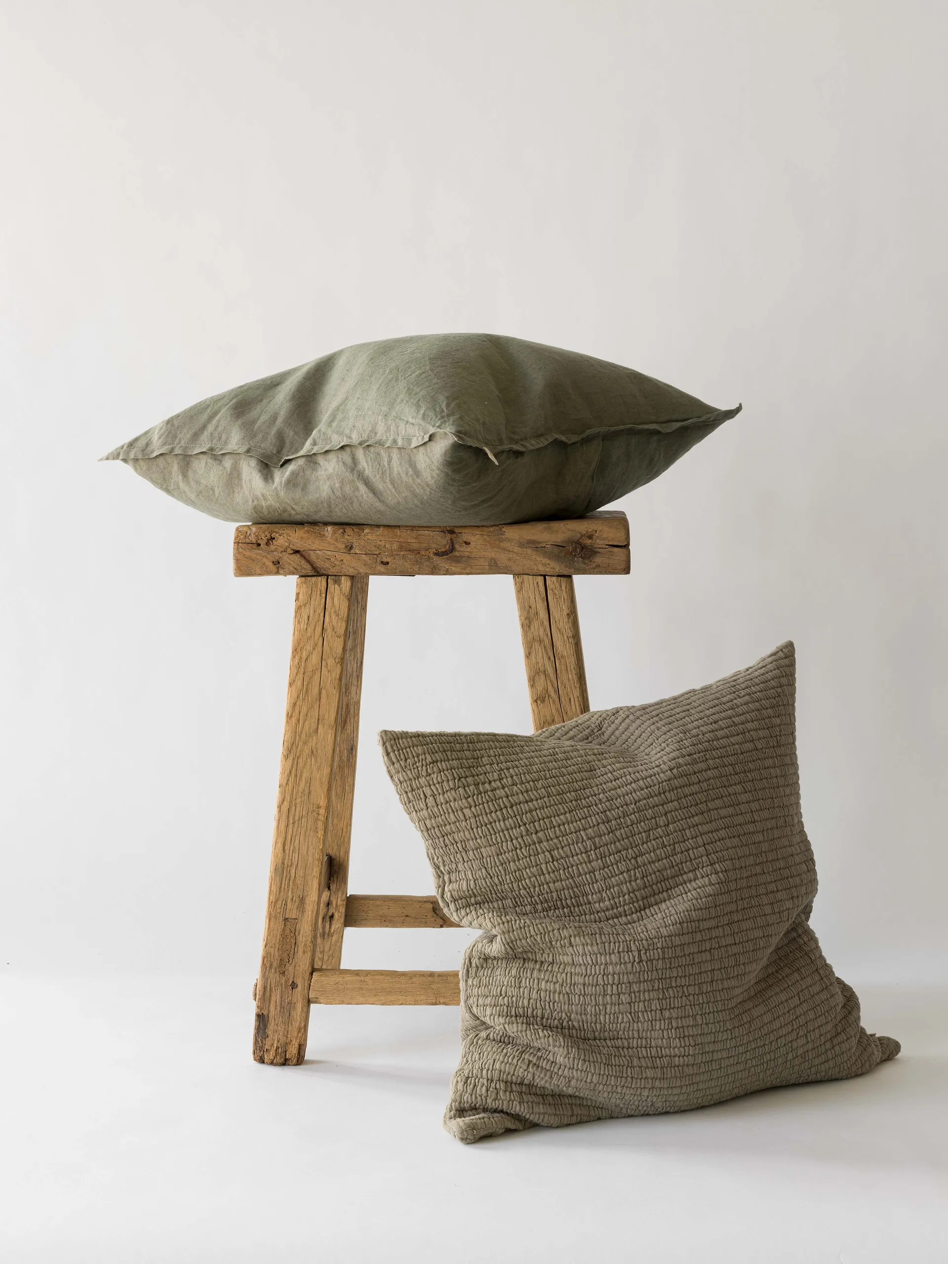 Brick kuddfodral 50x50 cm, Olive Tell Me More