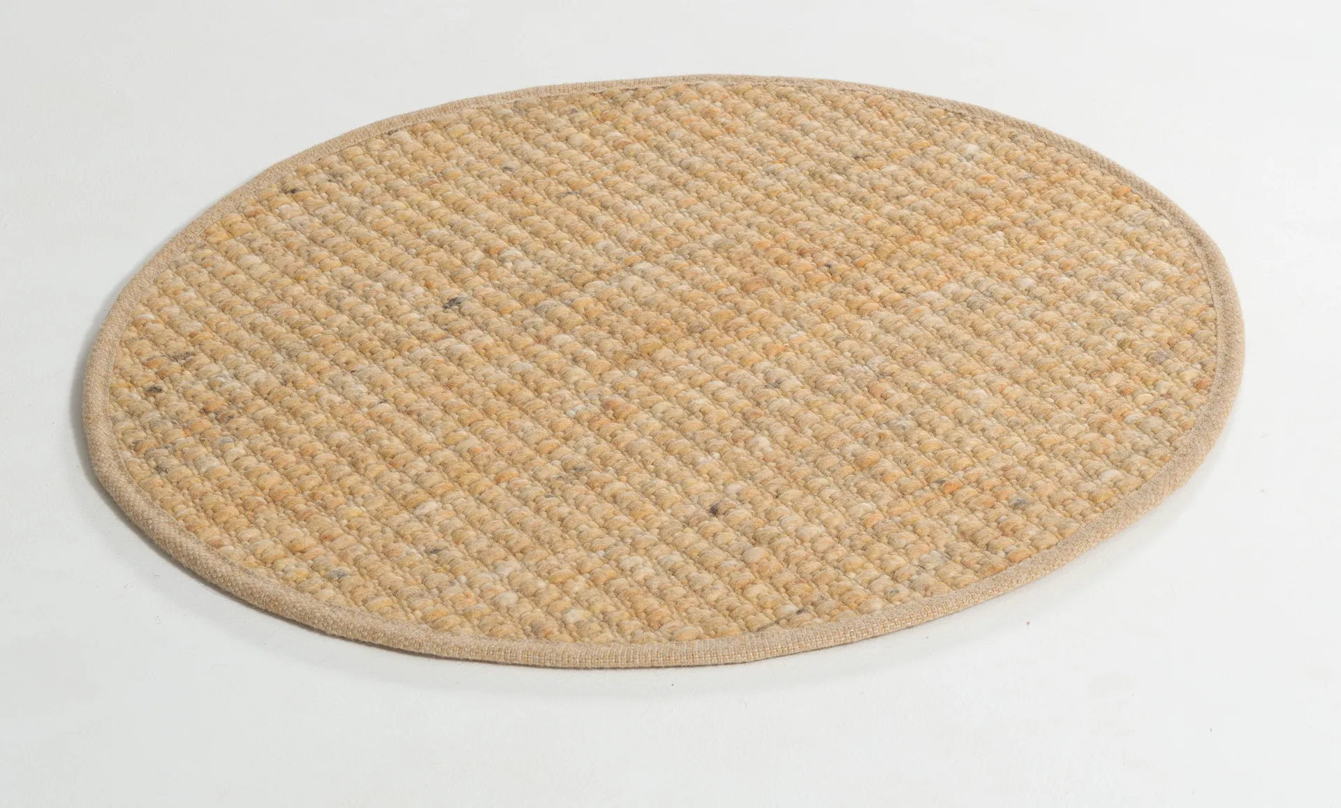 Greenland Swift round matta, Gold nr. 261, Ø300 cm Tisca