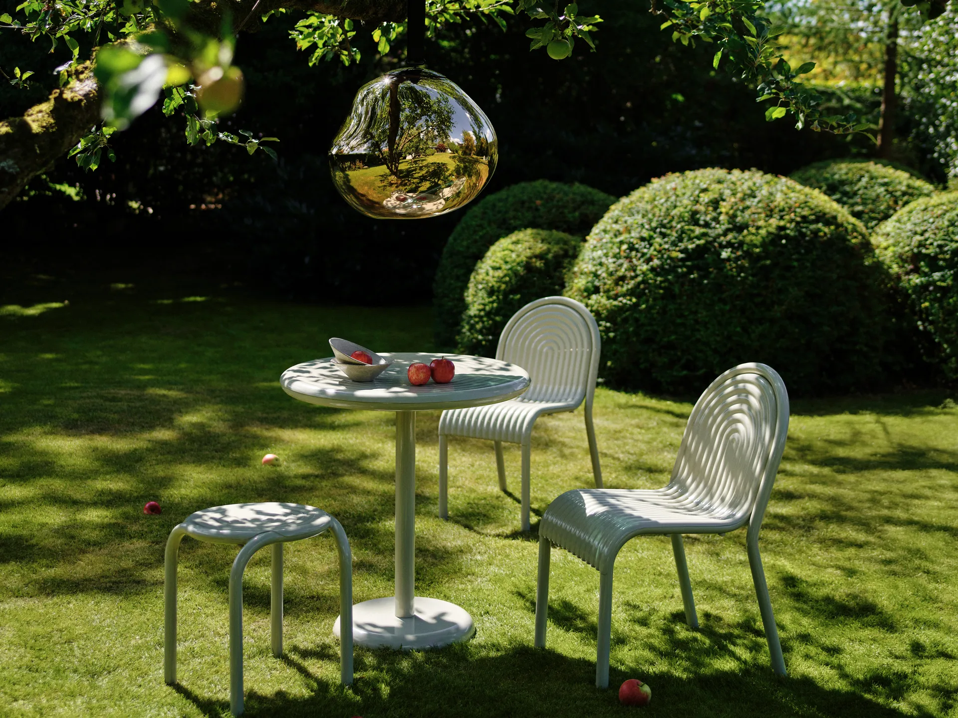 Groove cafébord runt - Putty, Ø70 cm Tom Dixon