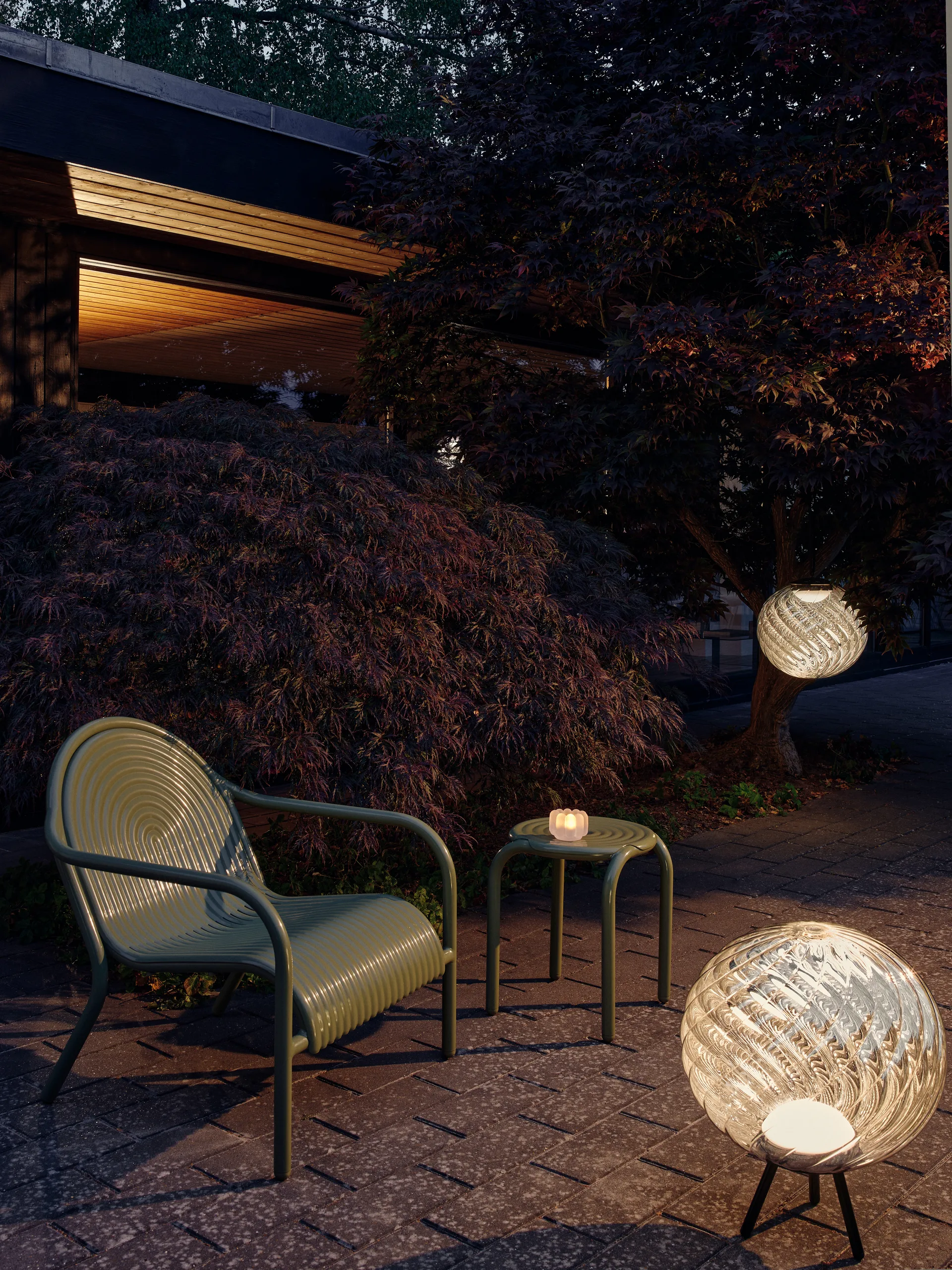 Groove lounge chair, Moss Tom Dixon