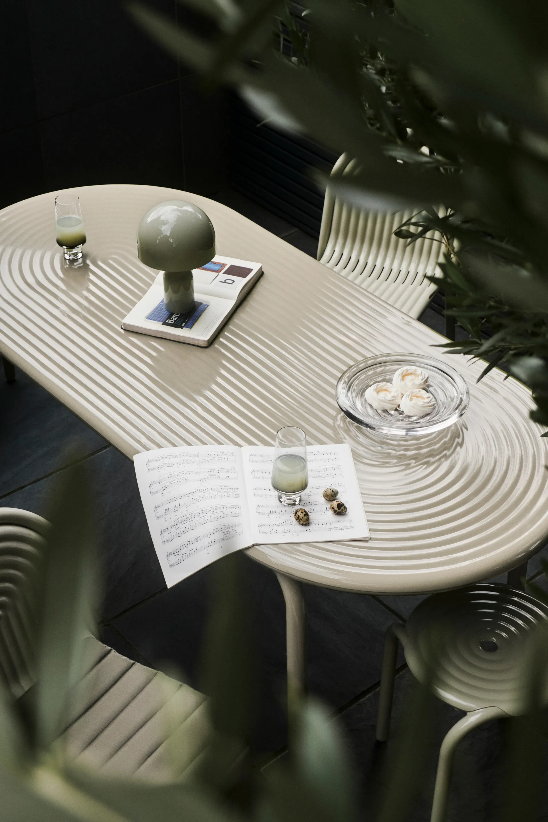 Groove Obround matbord - Putty, 86x186 cm Tom Dixon