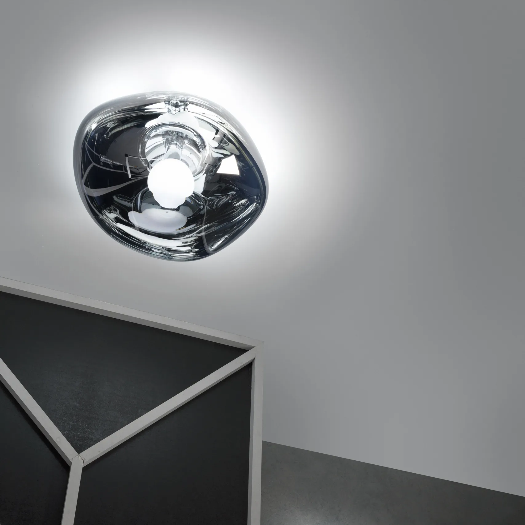 Melt Surface vägg- och taklampa LED, Krom Tom Dixon